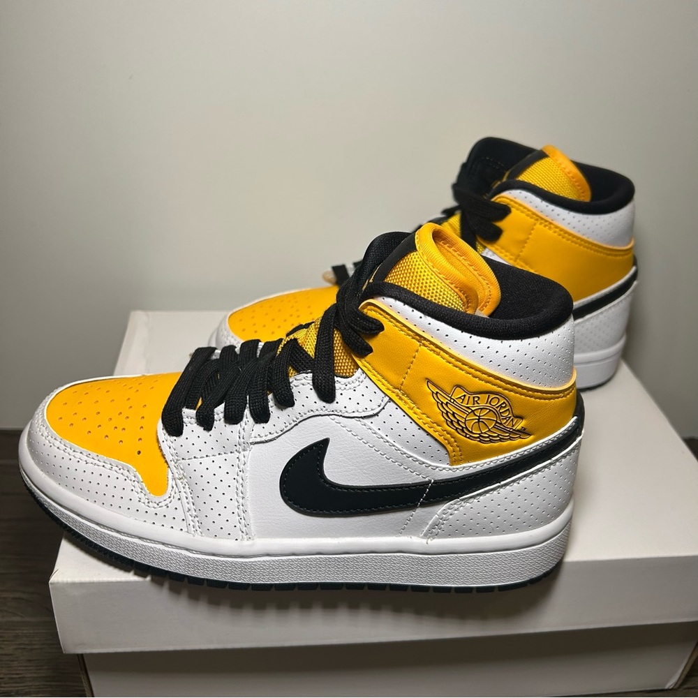 Nike Jordan 1 Mid Women Sneakers 5 - Picture 8 of 10
